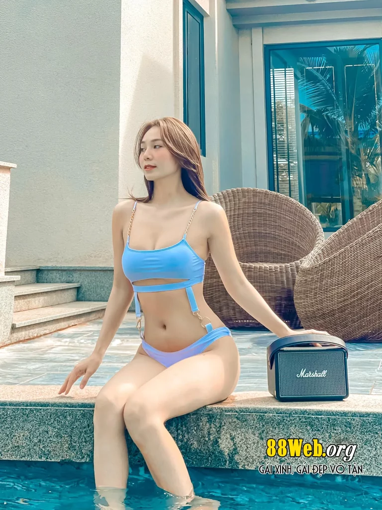 kim chi hoang sexy bikini 68