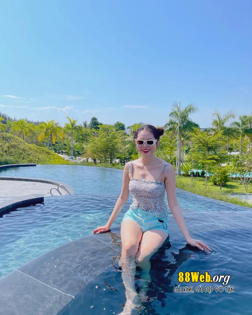 viet phuong thoa sexy bikini 117