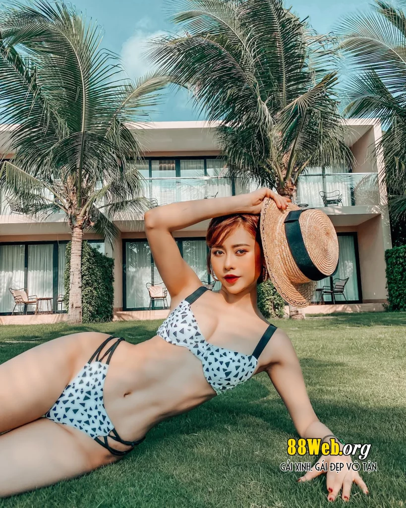 viet phuong thoa sexy bikini 13
