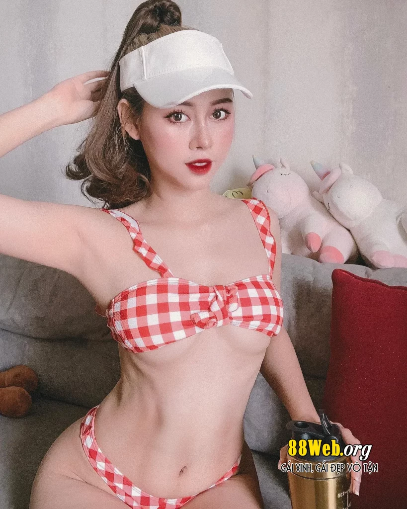 viet phuong thoa sexy bikini 3