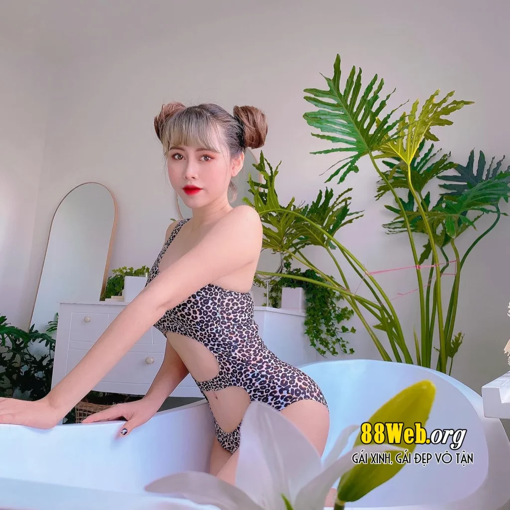 viet phuong thoa sexy bikini 34