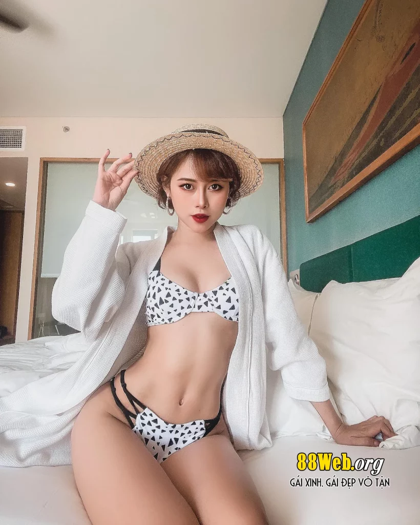 viet phuong thoa sexy bikini 9